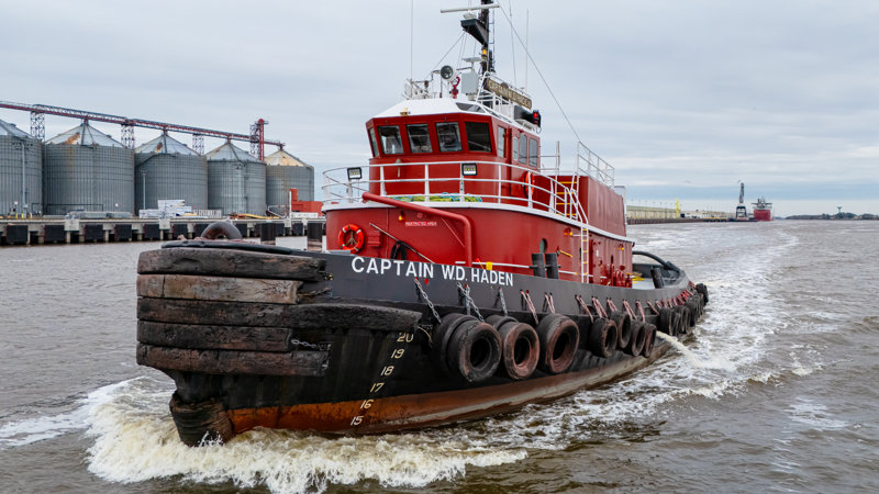 CAPTAIN W. D. HADEN - Bay Towing vessel