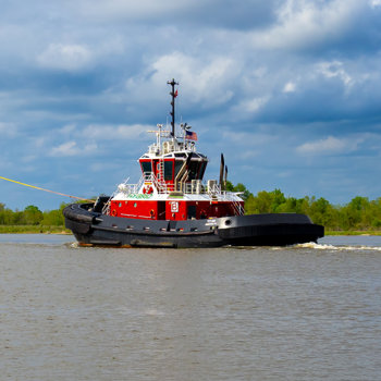 Bay Towing vessel photo - TITAN assisting Eagle Texas - Ryan Guidry